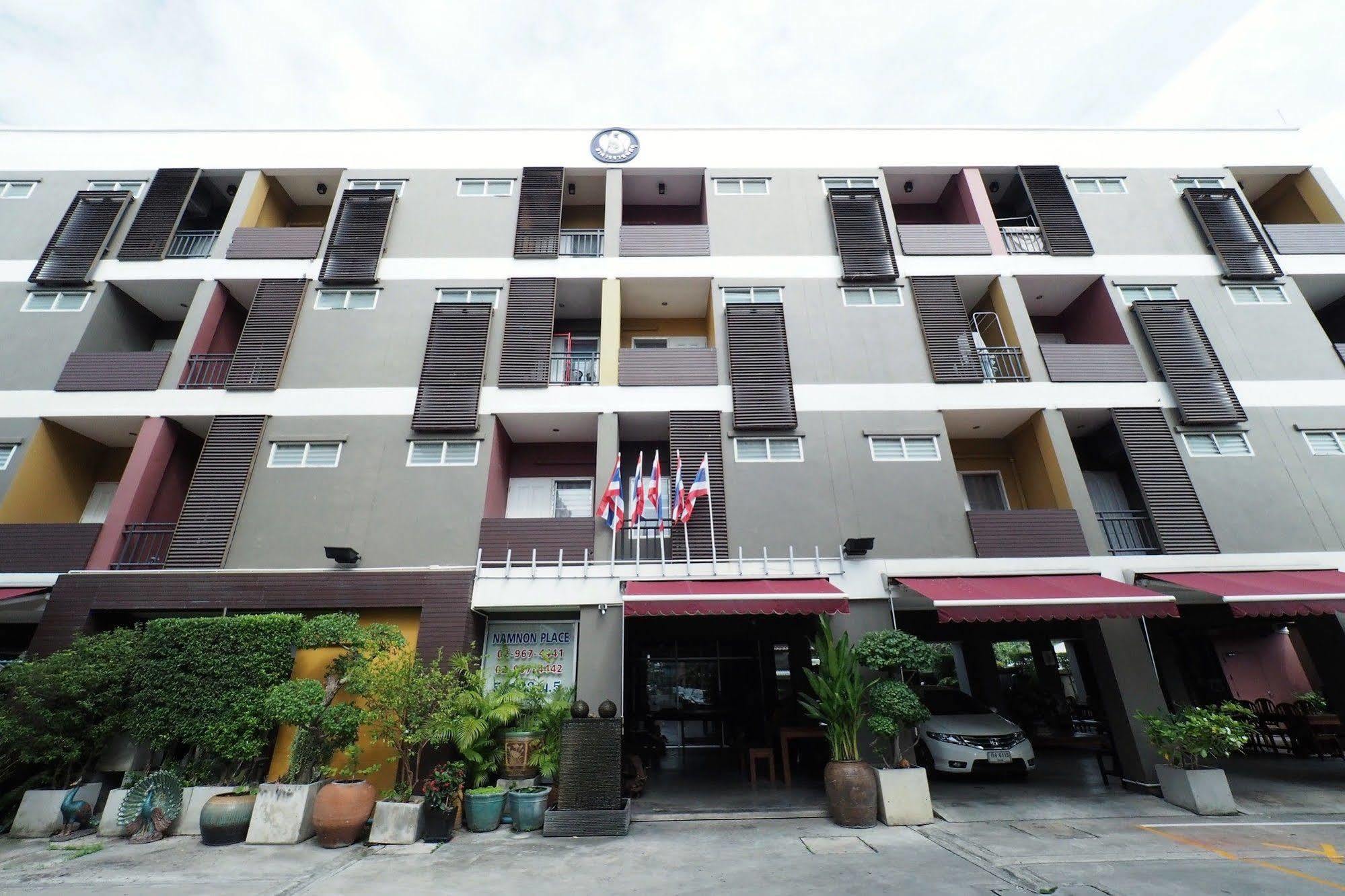 Namnon Place Nonthaburi Extérieur photo