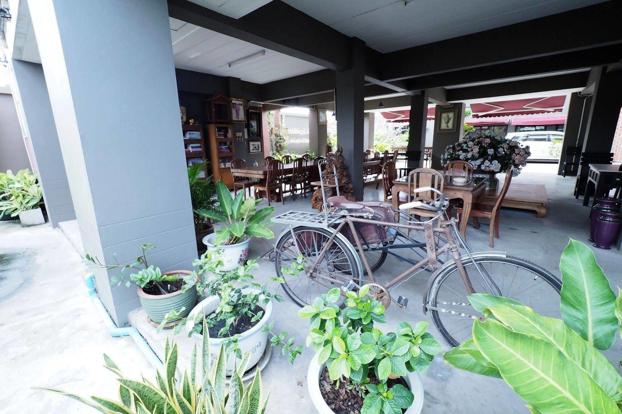 Namnon Place Nonthaburi Extérieur photo